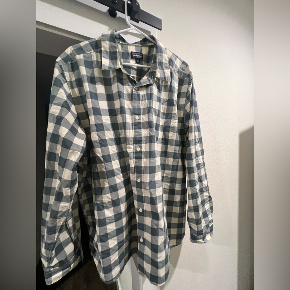Patagonia Button-Up - Picture 1 of 2